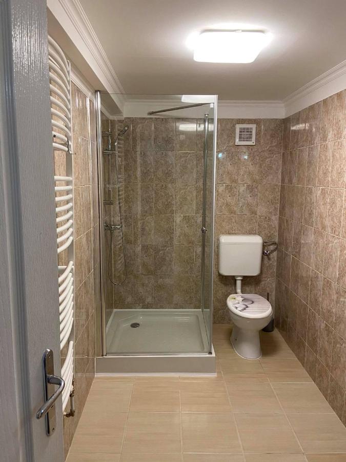 Lilla Vendeghaz Hotel Miskolc Buitenkant foto