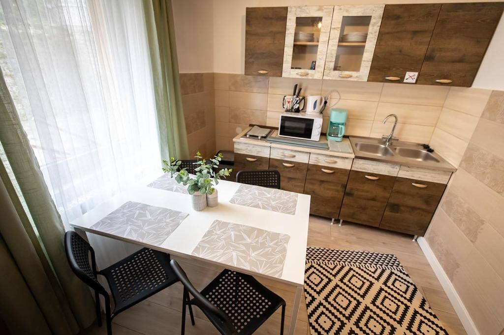 Lilla Vendeghaz Hotel Miskolc Buitenkant foto