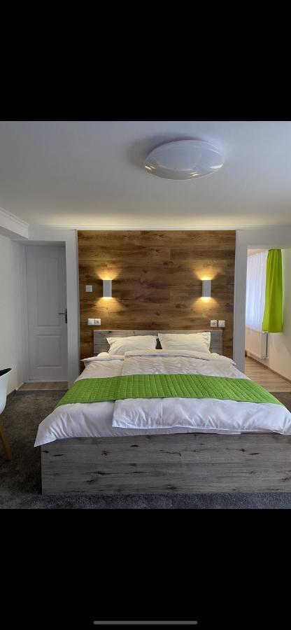 Lilla Vendeghaz Hotel Miskolc Buitenkant foto